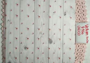 Vellum 30x30 flores rojas y celestes pequeñitas